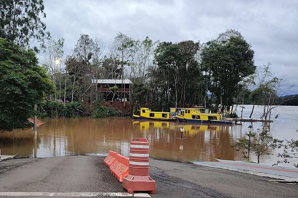 Imagem do Rio Uruguai por volta das 7h30 desta segunda-feira (30).