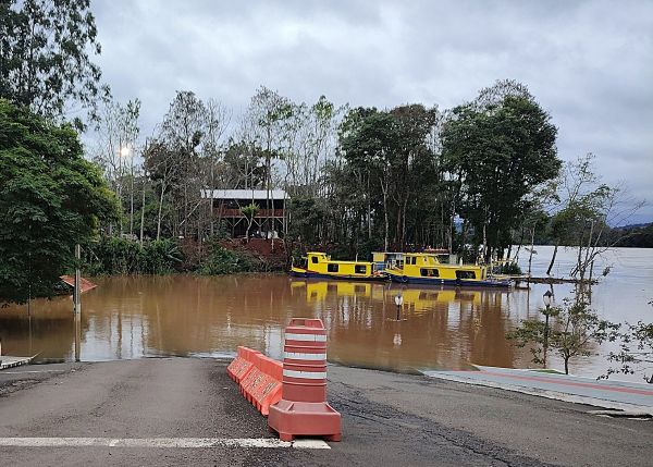 Imagem do Rio Uruguai por volta das 7h30 desta segunda-feira (30).