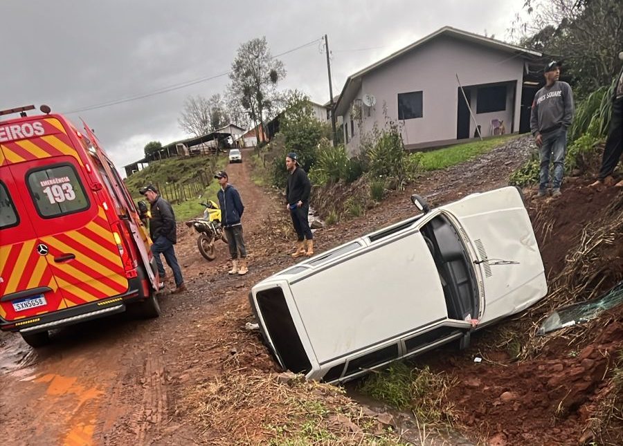 Na manhã desta segunda-feira (30), às 09h44, o Corpo de Bombeiros Militar de Palmitos atendeu a um acidente de trânsito na rodovia SCT-497